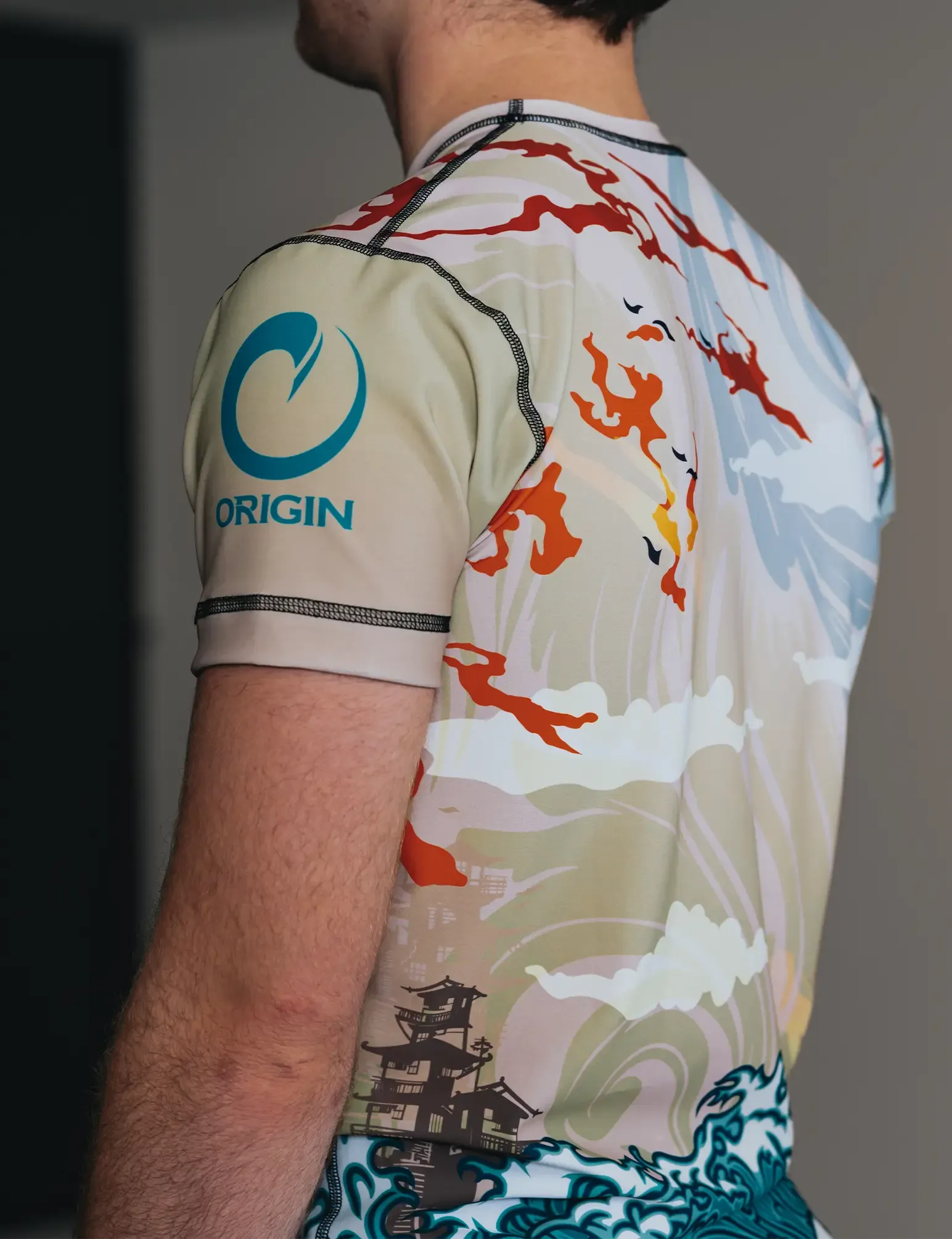 ROOTS DRAGON SS COMFORT FIT RASHGUARD